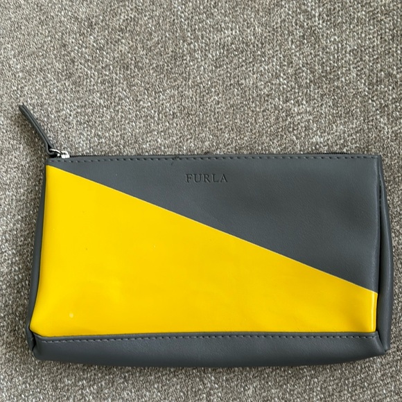 ✨ FURLA x EVA AIR Travel Amenities
Cosmetic Bag - Picture 2 of 9